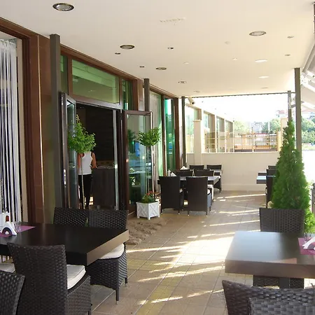 Отель Central Plaza 3*