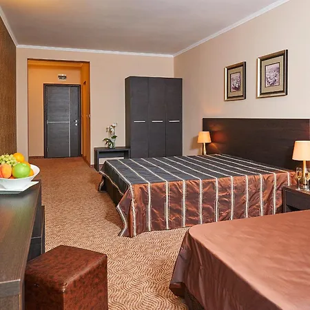 Central Plaza Отель 3*