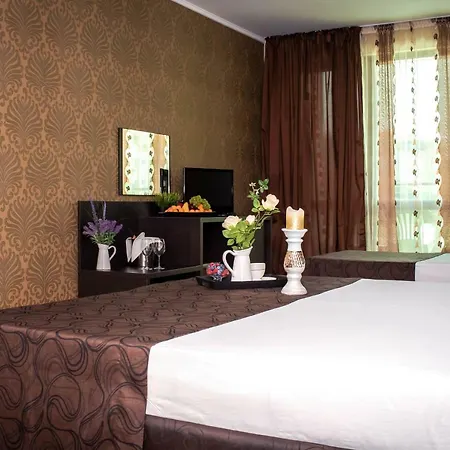 Central Plaza Отель 3*