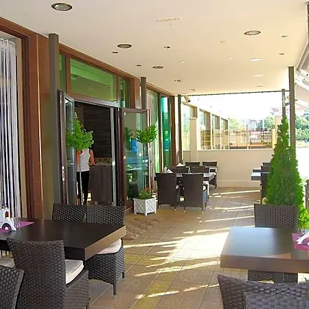 Plaza 3*